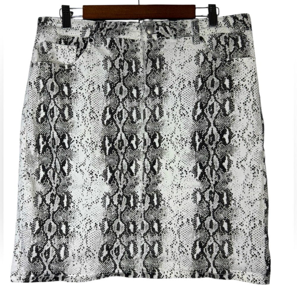 D.Jeans Black and White Snake Print Jean Skirt Women's Size 14